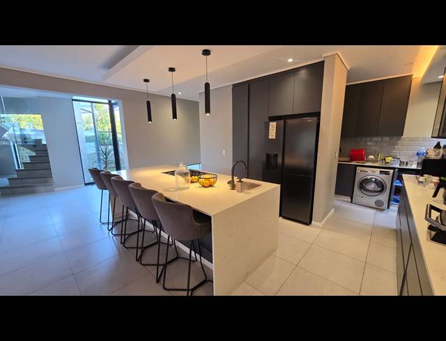 4 BEDROOM FREESTANDING TO LET IN PALM LAKES ESTATE